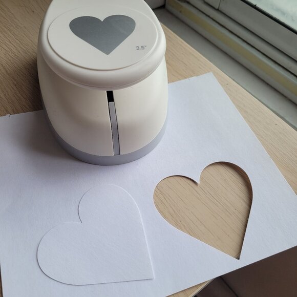 BiraBira - Extra Large 3.5" Heart Paper Hole Punch - Picture 5 of 7